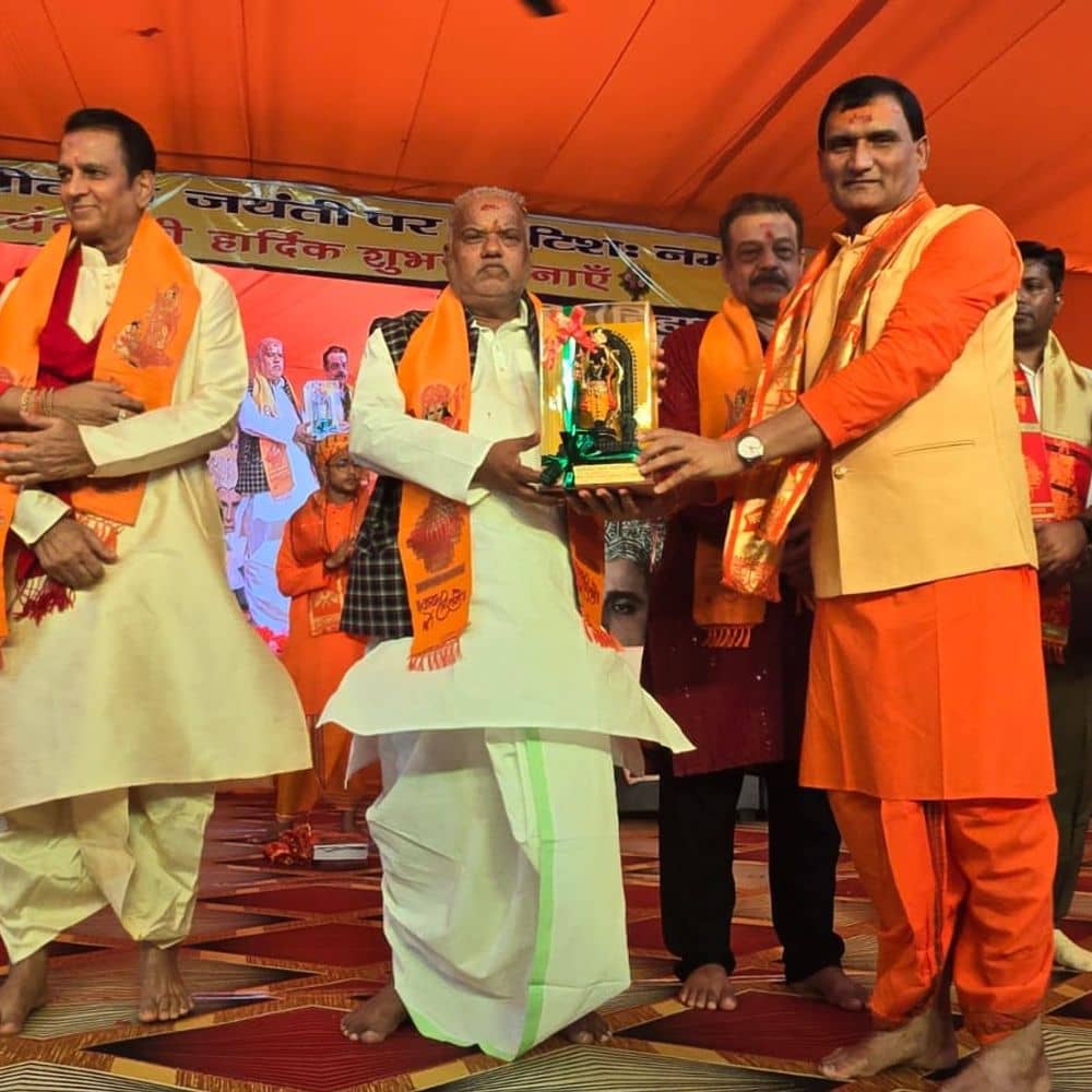 नवादा के मॉडर्न इंग्लिश स्कूल ने रचा इतिहास:5000 छात्रों ने एक साथ किया रामचरितमानस का संगीतमय पाठ, रामायण के लक्ष्मण भी रहे मौजूद नवादा के मॉडर्न इंग्लिश स्कूल ने रचा इतिहास:5000 छात्रों ने एक साथ किया रामचरितमानस का संगीतमय पाठ, रामायण के लक्ष्मण भी रहे मौजूद