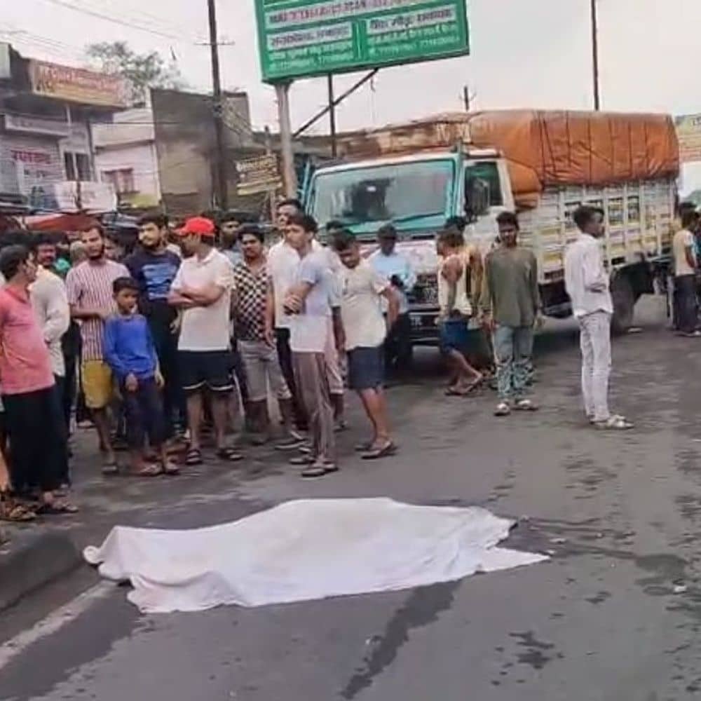 धनबाद में सड़क हादसे में अधेड़ की मौत:हाइवा ने मारी टक्कर, आक्रोशित ग्रामीणों ने धनबाद-बोकारो रोड किया जाम धनबाद में सड़क हादसे में अधेड़ की मौत:हाइवा ने मारी टक्कर, आक्रोशित ग्रामीणों ने धनबाद-बोकारो रोड किया जाम