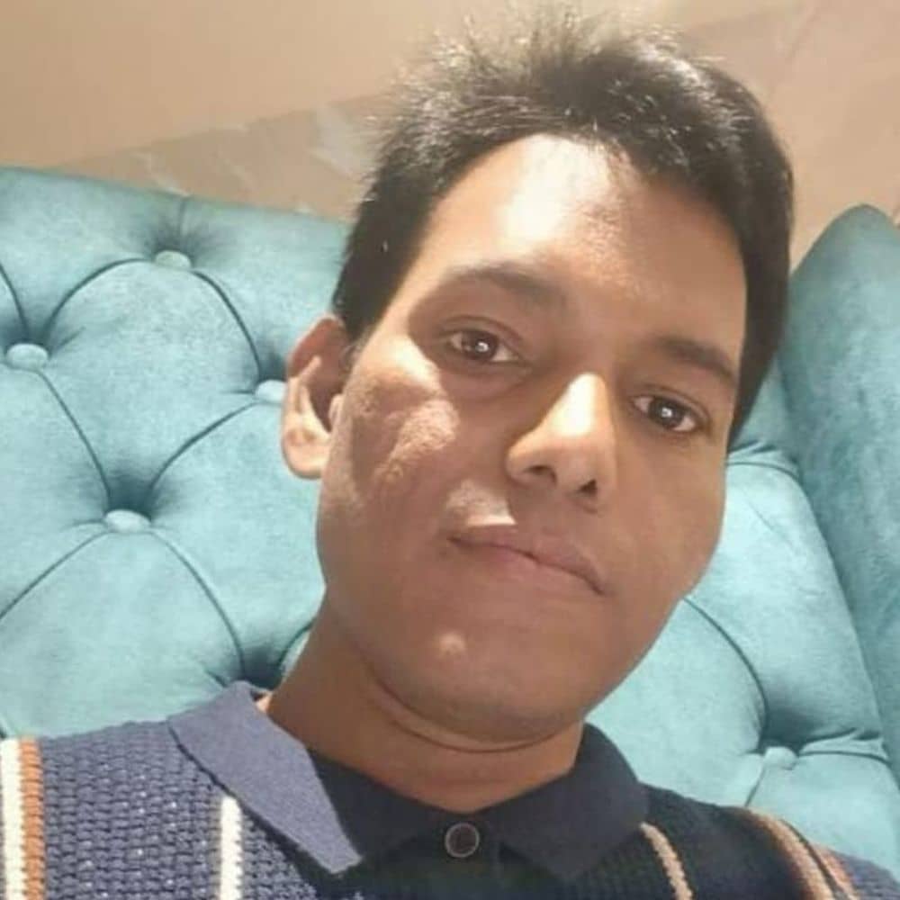 जमशेदपुर में युवक ने की आत्महत्या:बुधवार रात दुपट्टे से फांसी लगाई, सुबह दरवाजा न खुलने पर हुआ खुलासा जमशेदपुर में युवक ने की आत्महत्या:बुधवार रात दुपट्टे से फांसी लगाई, सुबह दरवाजा न खुलने पर हुआ खुलासा