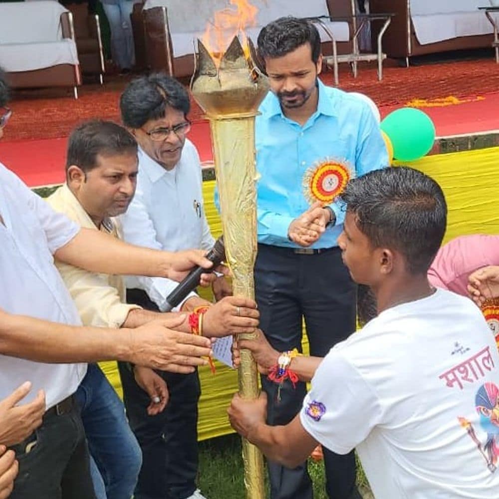 किशनगंज में जिला स्तरीय ‘मशाल’ खेल प्रतियोगिता शुरू:डीएम ने दीप प्रज्वलित कर किया उद्घाटन, 600 बच्चे ले रहे हिस्सा किशनगंज में जिला स्तरीय ‘मशाल’ खेल प्रतियोगिता शुरू:डीएम ने दीप प्रज्वलित कर किया उद्घाटन, 600 बच्चे ले रहे हिस्सा