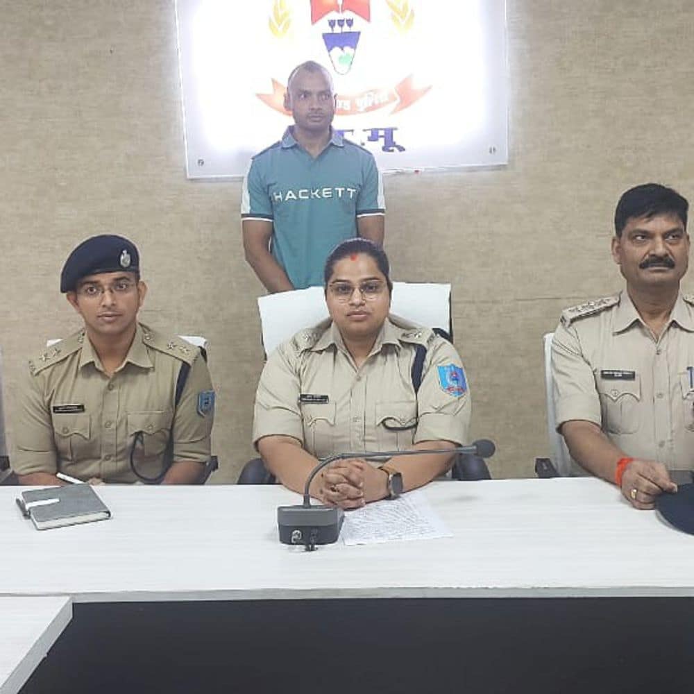 पलामू में गैंगस्टर डब्ल्यू सिंह ने किया सरेंडर:पलामू पुलिस के सामने किया आत्मसमर्पण, 37 मामलों का था आरोपी पलामू में गैंगस्टर डब्ल्यू सिंह ने किया सरेंडर:पलामू पुलिस के सामने किया आत्मसमर्पण, 37 मामलों का था आरोपी