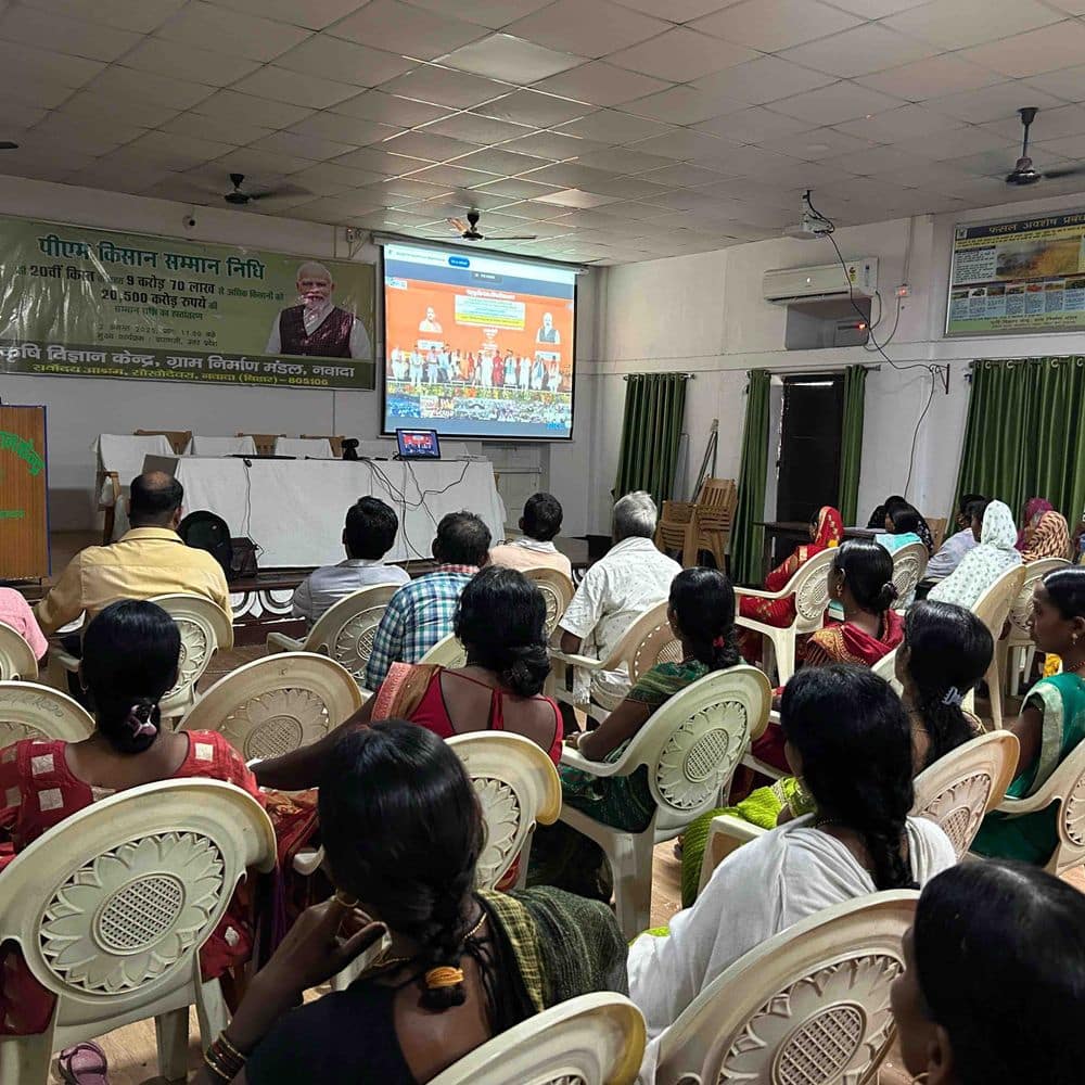 सोखोदेवरा जेपी आश्रम में किसानों ने देखा पीएम का प्रसारण:पीएम किसान सम्मान निधि की 20वीं किस्त जारी, अन्नदाताओं ने जताया आभार सोखोदेवरा जेपी आश्रम में किसानों ने देखा पीएम का प्रसारण:पीएम किसान सम्मान निधि की 20वीं किस्त जारी, अन्नदाताओं ने जताया आभार
