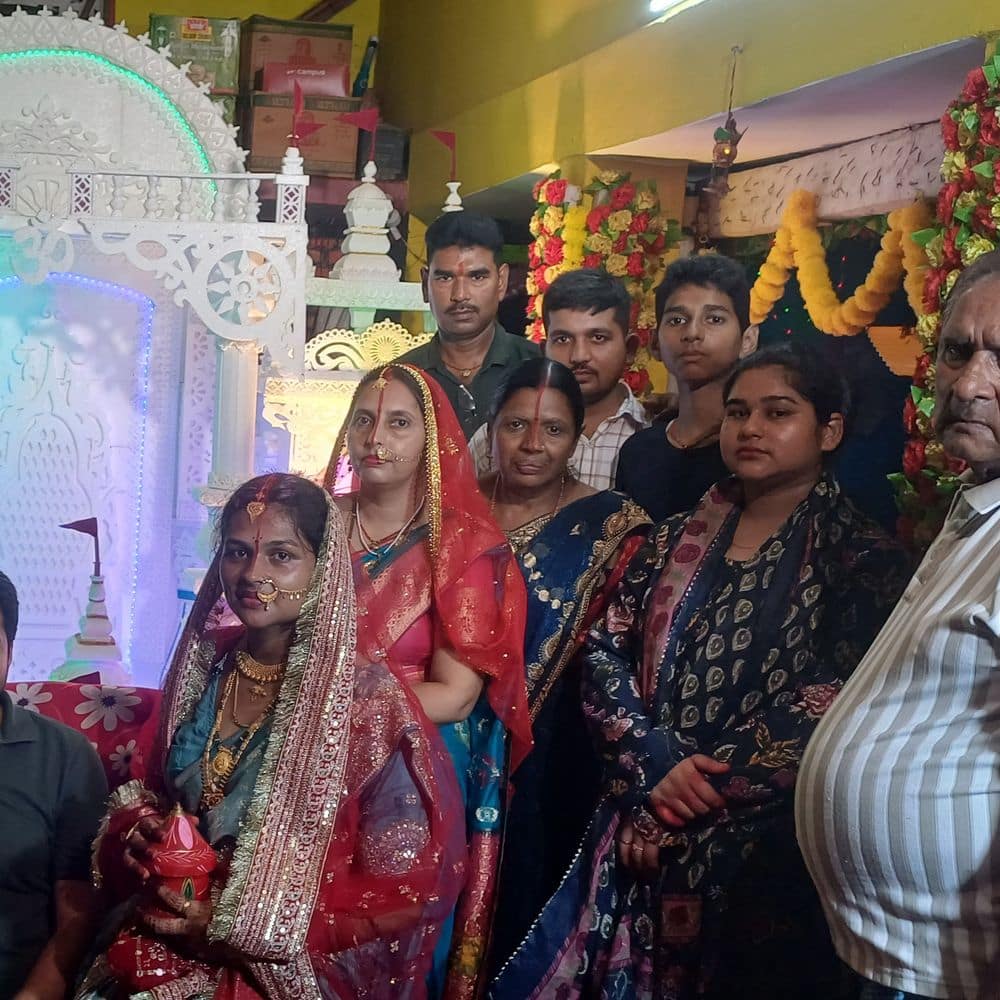 मुंगेर में चौथचंद और हरितालिका तीज की धूम:थर्मोकोल से बना मंदिर बना आकर्षण का केंद्र, नवविवाहिता ने की विशेष पूजा मुंगेर में चौथचंद और हरितालिका तीज की धूम:थर्मोकोल से बना मंदिर बना आकर्षण का केंद्र, नवविवाहिता ने की विशेष पूजा