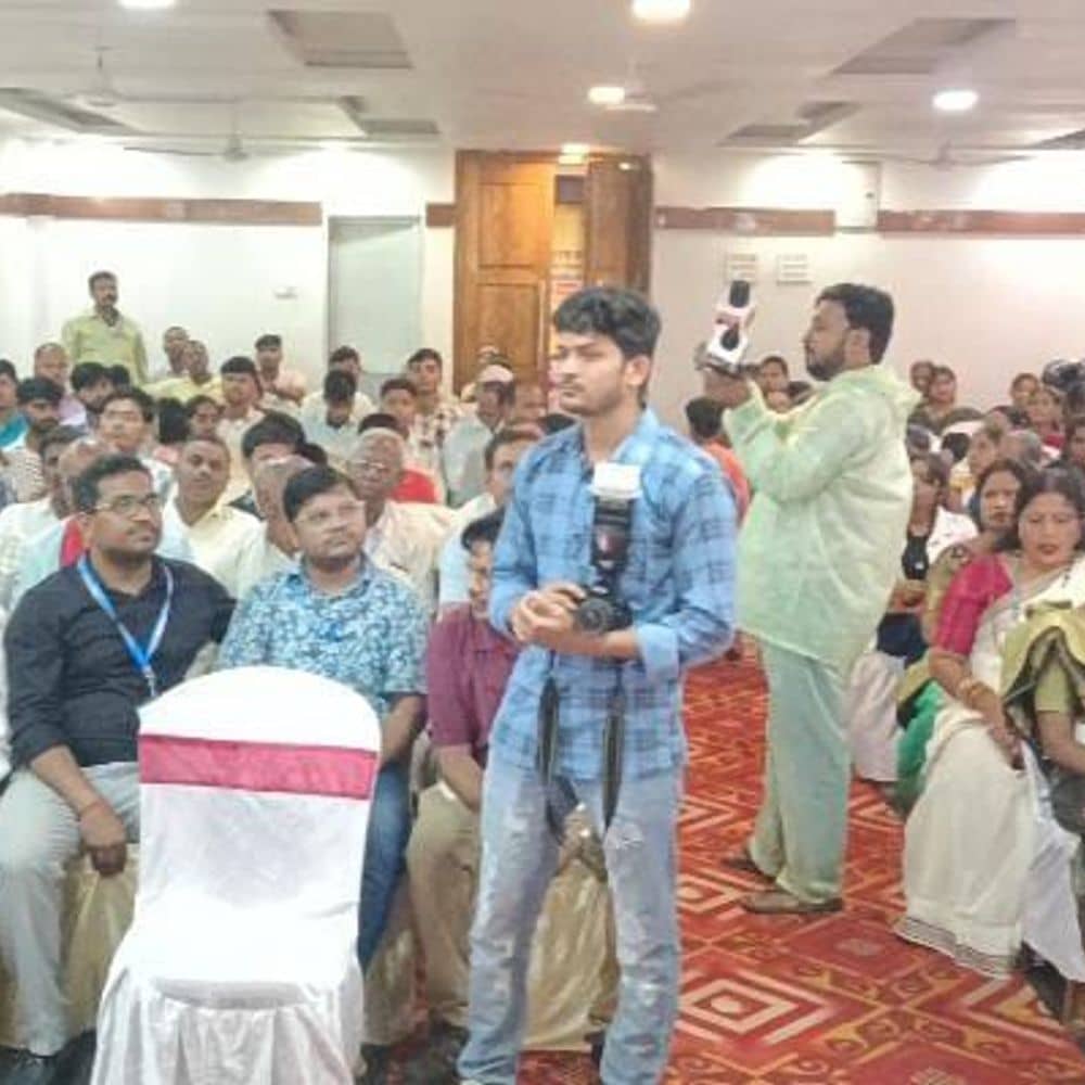 कुम्हार समाज के 15 मेधावी छात्रों का सम्मान:मेडिकल-इंजीनियरिंग में सफल छात्रों को मिला प्रशस्ति पत्र और मेडल, अनुसूचित जाति में शामिल करने की मांग कुम्हार समाज के 15 मेधावी छात्रों का सम्मान:मेडिकल-इंजीनियरिंग में सफल छात्रों को मिला प्रशस्ति पत्र और मेडल, अनुसूचित जाति में शामिल करने की मांग