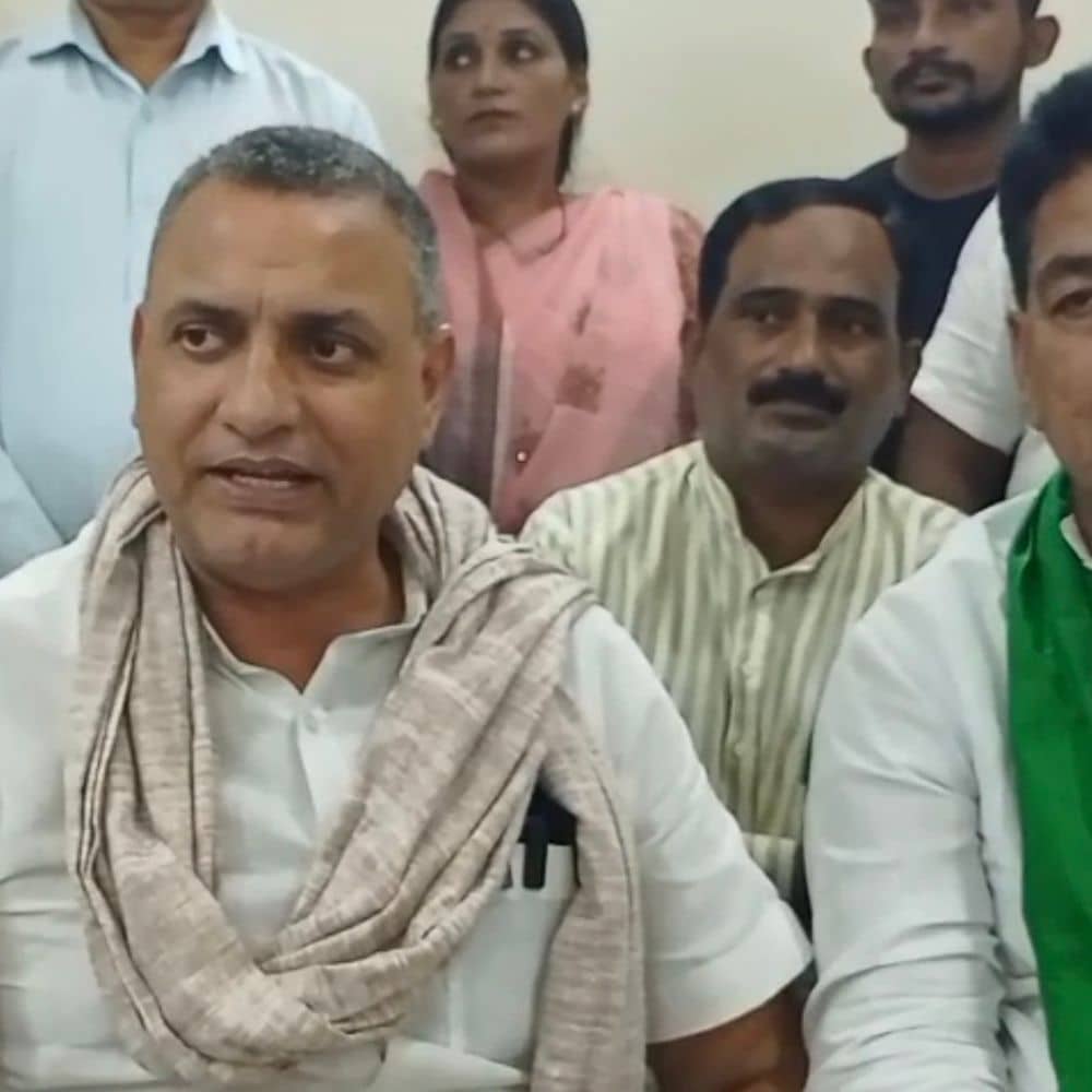 राजद सांसद सुधाकर सिंह का विवादित बयान:गिरिराज सिंह को बताया आतंकवादी, बोले– बिहार में आग लगाने का करते हैं काम