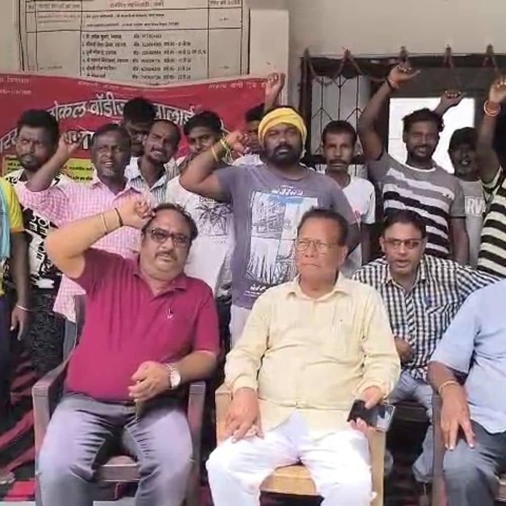 नगर निगम कर्मियों की भूख हड़ताल:झारखंड में सेवा नियमित करने समेत 6 मांगें, 12 सितंबर से अनिश्चितकालीन हड़ताल की चेतावनी नगर निगम कर्मियों की भूख हड़ताल:झारखंड में सेवा नियमित करने समेत 6 मांगें, 12 सितंबर से अनिश्चितकालीन हड़ताल की चेतावनी