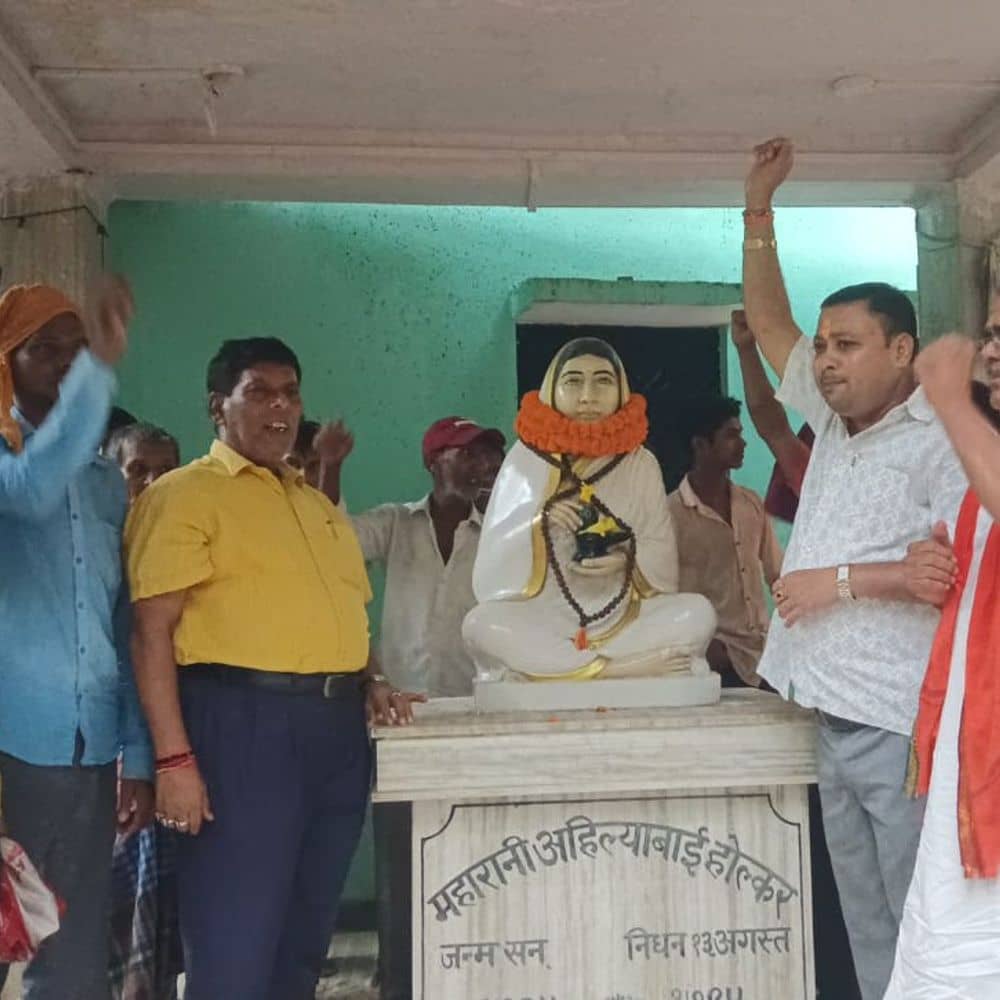 गयाजी में अहिल्या बाई होलकर की पुण्यतिथि पर कार्यक्रम:BJP नेता ने मूर्ति पर चढ़ाई माला, कहा- महारानी ने भारत में धार्मिक स्थलों का जीर्णोद्धार कराया गयाजी में अहिल्या बाई होलकर की पुण्यतिथि पर कार्यक्रम:BJP नेता ने मूर्ति पर चढ़ाई माला, कहा- महारानी ने भारत में धार्मिक स्थलों का जीर्णोद्धार कराया