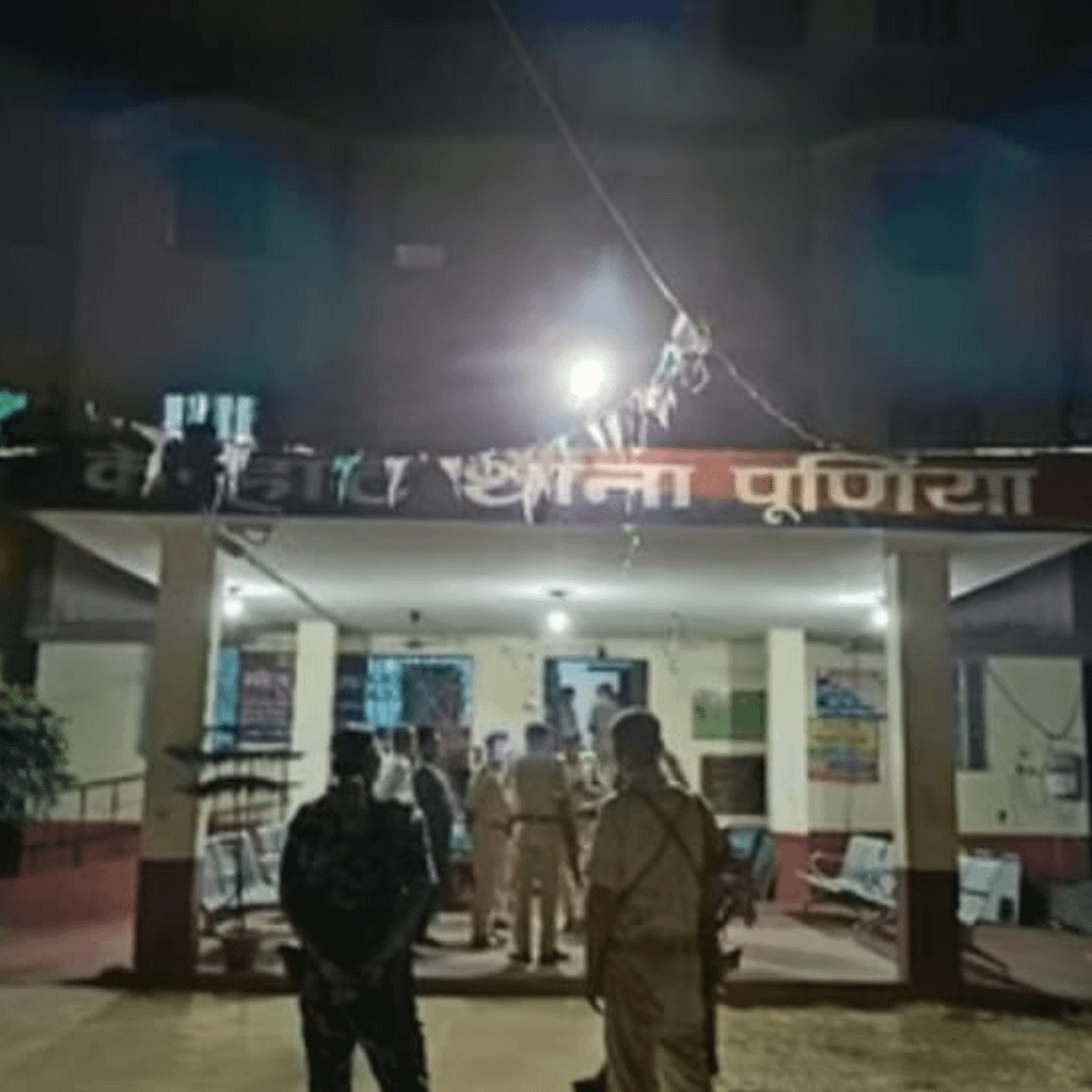 खगड़िया समाहरणालय का कर्मी गन हाउस मामले में अरेस्ट:तस्कर को मृत व्यक्ति का लाइसेंस उपलब्ध कराता था, फर्जी तरीके से बेचे थे 90 कारतूस