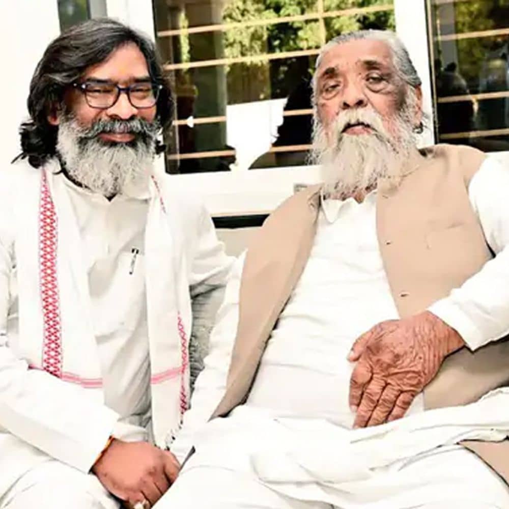 शिबू सोरेन से ‘दिशोम गुरु’ बनने की कहानी:धान कटनी आंदोलन की शुरुआत की, आदिवासियों को जागरूक करने के लिए गांव-गांव जाते थे शिबू सोरेन से ‘दिशोम गुरु’ बनने की कहानी:धान कटनी आंदोलन की शुरुआत की, आदिवासियों को जागरूक करने के लिए गांव-गांव जाते थे