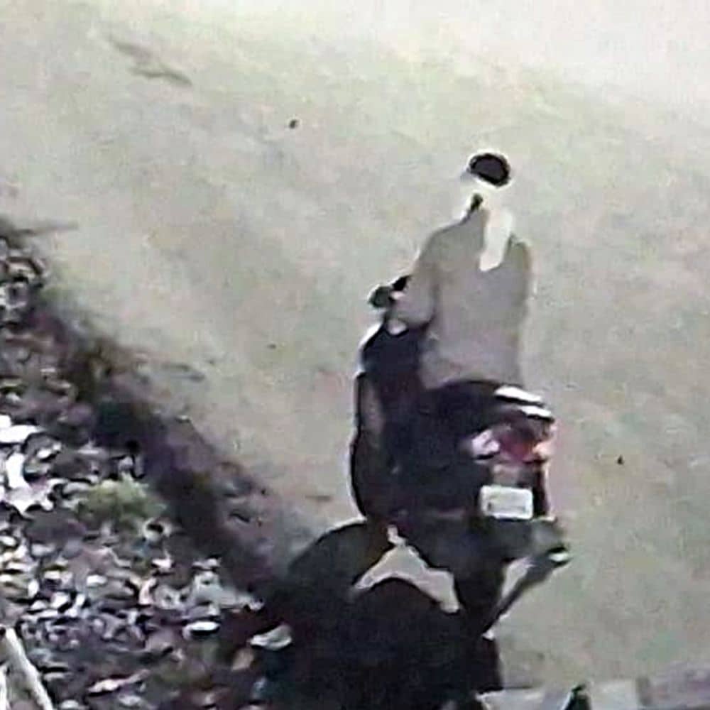 हजारीबाग में पेट्रोल पंप मैनेजर पर हमला:नमस्कार चौक के पास फायरिंग कर 2.80 लाख रुपए लूटे, मैनेजर घायल हजारीबाग में पेट्रोल पंप मैनेजर पर हमला:नमस्कार चौक के पास फायरिंग कर 2.80 लाख रुपए लूटे, मैनेजर घायल