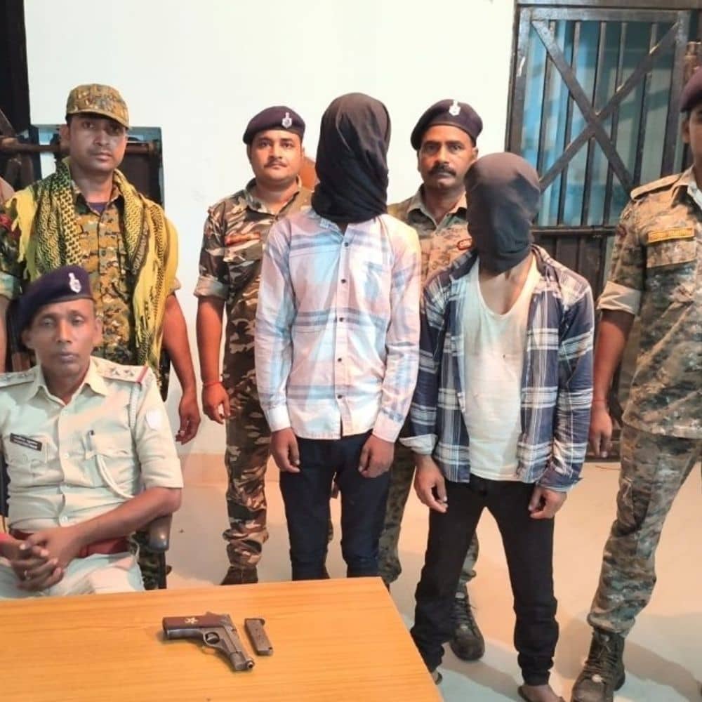 औरंगाबाद में मिनी गन फैक्ट्री का खुलासा:हथियार बनाने में इस्तेमाल होने वाले सामान जब्त, बदमाश गिरफ्तार औरंगाबाद में मिनी गन फैक्ट्री का खुलासा:हथियार बनाने में इस्तेमाल होने वाले सामान जब्त, बदमाश गिरफ्तार