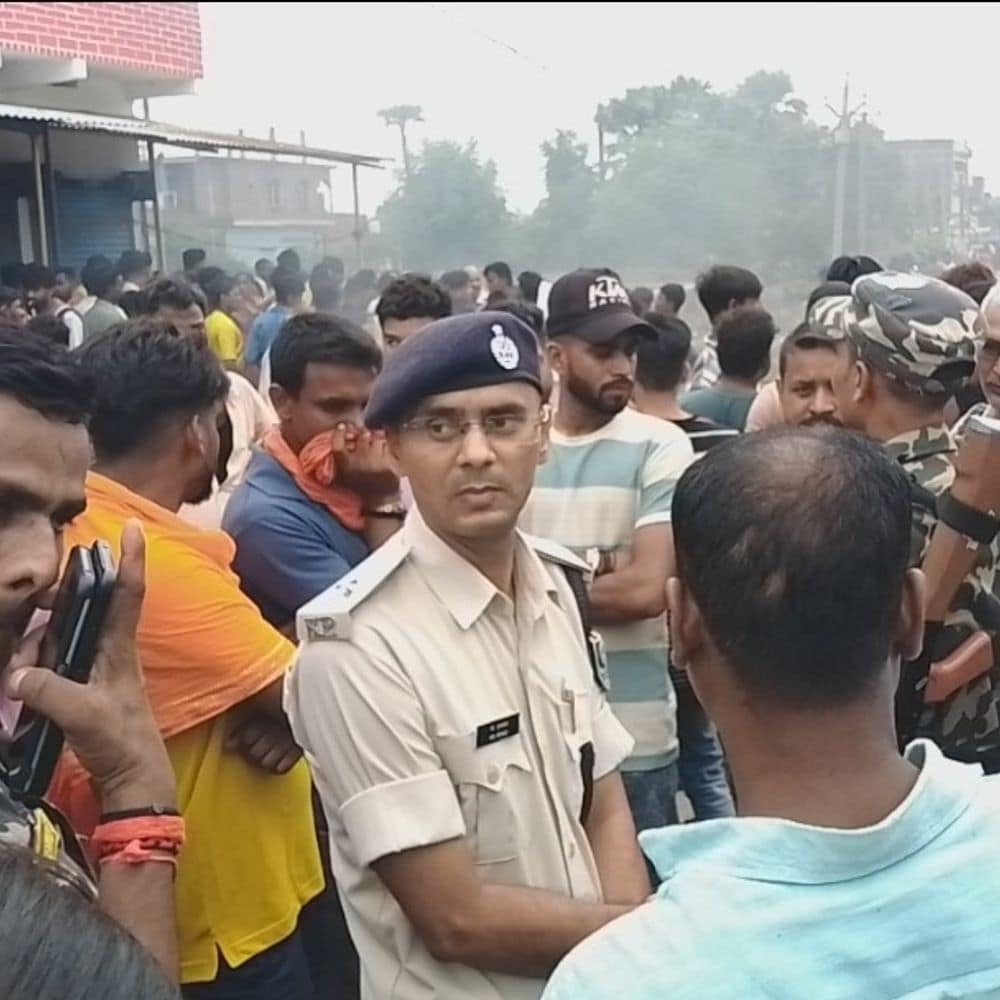 औरंगाबाद में प्रसव के दौरान महिला की मौत:आक्रोशित लोगों ने 2 घंटे तक सड़क जाम किया, चिकित्सक पर लगाया लापरवाही का आरोप औरंगाबाद में प्रसव के दौरान महिला की मौत:आक्रोशित लोगों ने 2 घंटे तक सड़क जाम किया, चिकित्सक पर लगाया लापरवाही का आरोप