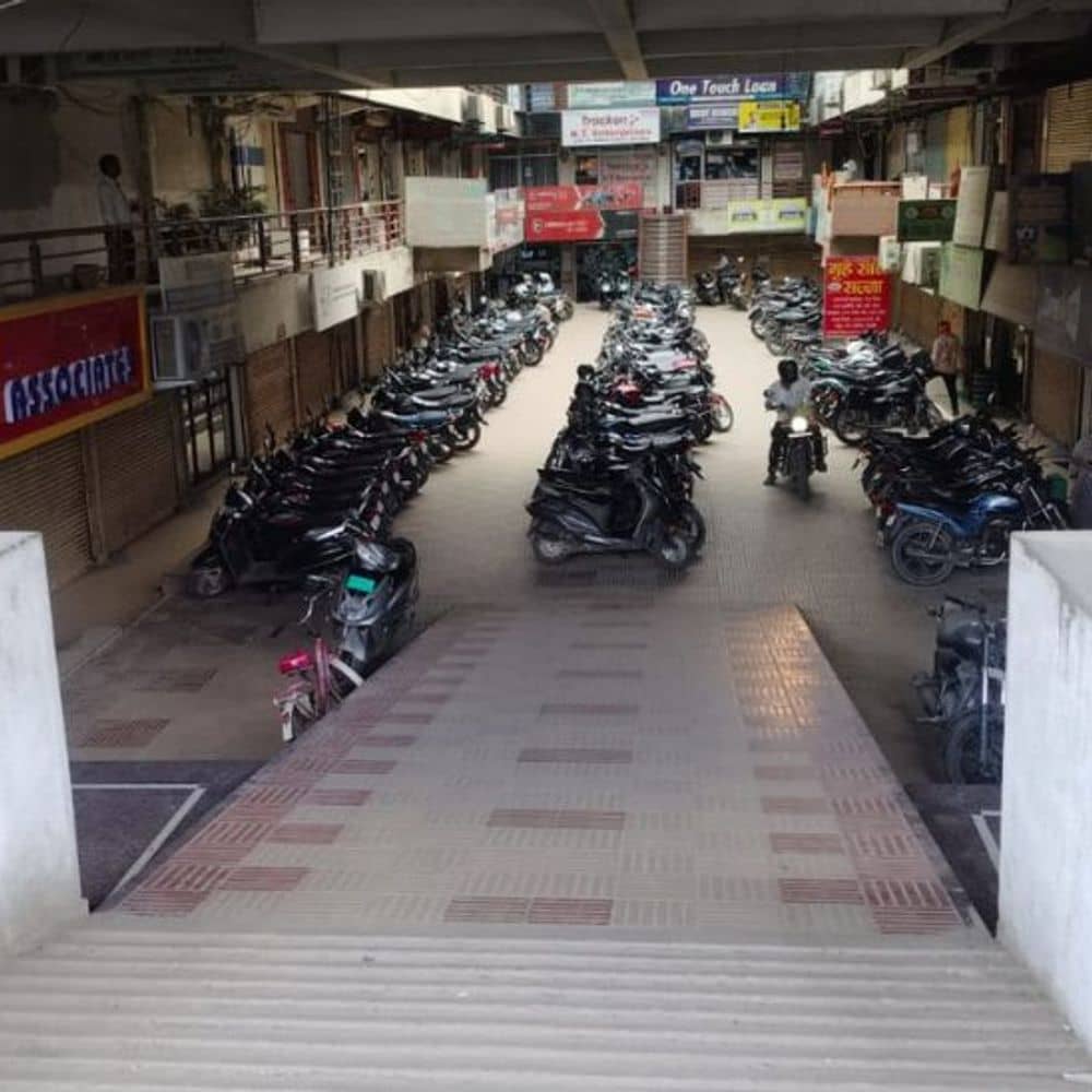 जहां गाड़ी खड़ी करनी थी, वहां चला रहे रेस्टोरेंट, जिम:GDA ने पार्किंग को लेकर चलाया अभियान; 22 भवन मालिकों को जारी होगा नोटिस जहां गाड़ी खड़ी करनी थी, वहां चला रहे रेस्टोरेंट, जिम:GDA ने पार्किंग को लेकर चलाया अभियान; 22 भवन मालिकों को जारी होगा नोटिस