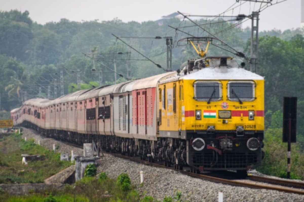 Bihar Train News: बिहार में इस रूट पर 6 स्पेशल ट्रेन चलाने का फैसला, सीट के लिए मारामारी से मिलेगा छुटकारा