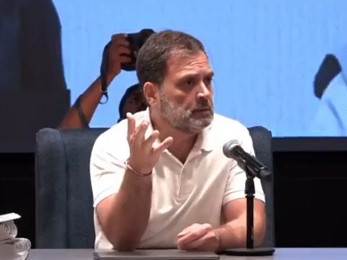 राहुल के दावों को यूपी चुनाव आयोग ने खारिज किया:कहा- हमारी वोटर लिस्ट में नहीं आदित्य श्रीवास्तव और विशाल सिंह का नाम राहुल के दावों को यूपी चुनाव आयोग ने खारिज किया:कहा- हमारी वोटर लिस्ट में नहीं आदित्य श्रीवास्तव और विशाल सिंह का नाम