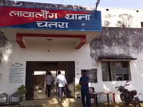 चतरा के लेम्बोडीह गांव में माओवादियों का तांडव:20 से 25 नक्सली देर रात पहुंचे गांव, एक ट्रैक्टर और एक सवारी गाड़ी में लगाई आग चतरा के लेम्बोडीह गांव में माओवादियों का तांडव:20 से 25 नक्सली देर रात पहुंचे गांव, एक ट्रैक्टर और एक सवारी गाड़ी में लगाई आग