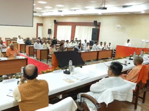 आगरा में CM ने अटल पुरम टाउनशिप का उद्घाटन किया:मंडल के सभी जिले के अधिकारी-जनप्रतिनिधि के साथ बैठक, बोले-बारिश के बाद गड्ढामुक्ति अभियान चलाएं आगरा में CM ने अटल पुरम टाउनशिप का उद्घाटन किया:मंडल के सभी जिले के अधिकारी-जनप्रतिनिधि के साथ बैठक, बोले-बारिश के बाद गड्ढामुक्ति अभियान चलाएं
