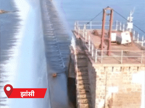 बलिया में दूल्हा नाव से बारात लेकर पहुंचा:24 जिलों में बाढ़, 360 घर ढहे; अब तक 9% ज्यादा बारिश, 43 शहरों में अलर्ट