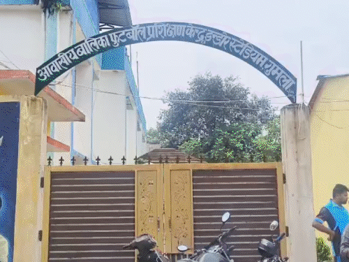 झारखंड की सात बेटियां भूटान में फुटबॉल का दिखाएंगी दम:SAFF Under-17 टीम की बनी हिस्सा, 5 लड़कियां गुमला के किसान परिवार की झारखंड की सात बेटियां भूटान में फुटबॉल का दिखाएंगी दम:SAFF Under-17 टीम की बनी हिस्सा, 5 लड़कियां गुमला के किसान परिवार की