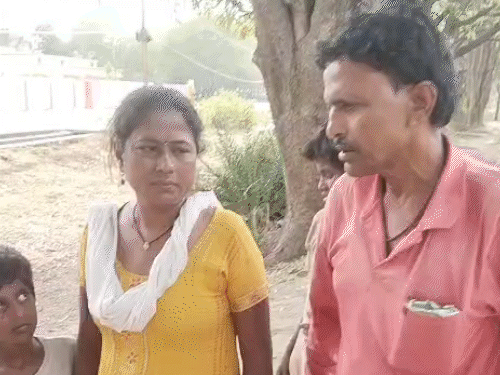 प्रयागराज में शादी के तीसरे दिन दुल्हन फरार:शापिंग के बहाने निकली, लौटकर नहीं आई, पांचवीं बार की थी शादी; 6 लाख के गहने ले गई प्रयागराज में शादी के तीसरे दिन दुल्हन फरार:शापिंग के बहाने निकली, लौटकर नहीं आई, पांचवीं बार की थी शादी; 6 लाख के गहने ले गई