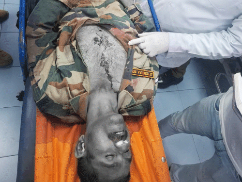 अब सहन नहीं होता…लिखकर जवान ने खुद को मारी गोली:गोरखपुर एयरपोर्ट के रनवे पर लाश मिली; लिखा- भाइयों से तंग आ गया हूं अब सहन नहीं होता…लिखकर जवान ने खुद को मारी गोली:गोरखपुर एयरपोर्ट के रनवे पर लाश मिली; लिखा- भाइयों से तंग आ गया हूं