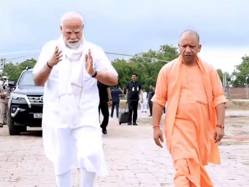​​​​​​​काशी में मोदी बोले- दुश्मन पाताल में भी नहीं बचेगा:54 मिनट भाषण, 30 मिनट कांग्रेस-सपा को लताड़ा; VIDEO में देखिए PM-CM की केमेस्ट्री