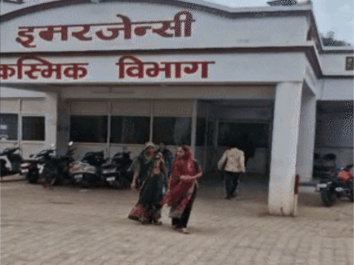 रक्षाबंधन पर भाई की मौत, बहन बोली- गर्लफ्रेंड ने मारा:झांसी में कहा- 3 साल से अफेयर था, शादी न करनी पड़े, इसलिए जहर खिलाया रक्षाबंधन पर भाई की मौत, बहन बोली- गर्लफ्रेंड ने मारा:झांसी में कहा- 3 साल से अफेयर था, शादी न करनी पड़े, इसलिए जहर खिलाया