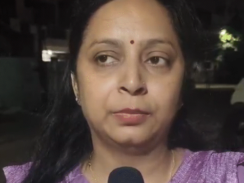 अखिलेश दुबे ने मेरी गंदी किताबें छपवाकर बंटवाई:मंडप से उठवाने की कोशिश की; कानपुर में होटल मालकिन का दर्द अखिलेश दुबे ने मेरी गंदी किताबें छपवाकर बंटवाई:मंडप से उठवाने की कोशिश की; कानपुर में होटल मालकिन का दर्द