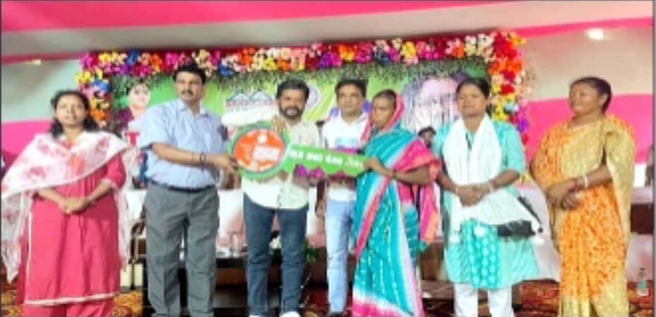 अबुआ आवास योजना के तहत 14 लाभुकों ने किया गृह प्रवेश