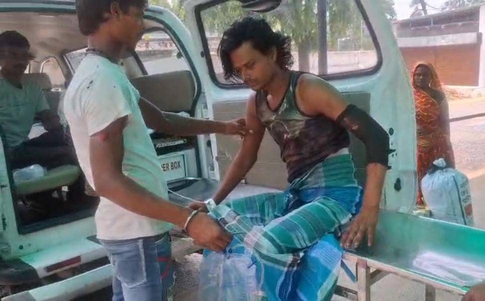 मामूली विवाद को लेकर दो पक्षों के बीच मारपीट, दो लोग घायल मामूली विवाद को लेकर दो पक्षों के बीच मारपीट, दो लोग घायल